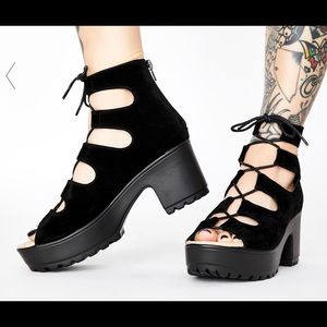 DOLLSKILL DELO LACE UP BLACK VELVET SANDALS 8